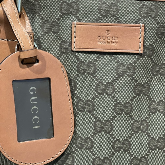 🎉 HOST PICK 🎉 Gucci travel bag overnight luggage bag NEVER CARRIED!   🔥🔥 - Picture 3 of 15